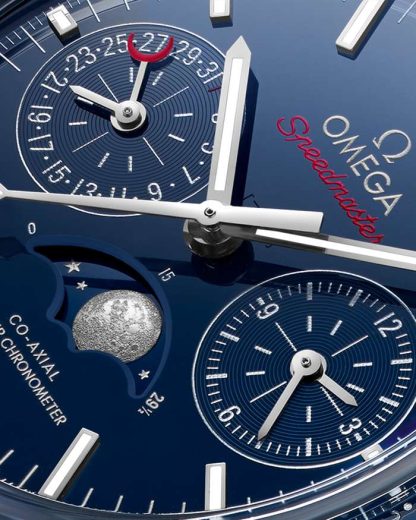 Omega Blue Side Of The Moon Speedmaster Moonphase 44,25 mm, niebieska ceramika na skórzanym pasku 304.93.44.52.03.001 - obrazek 2