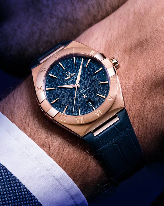 Omega Constellation 39 mm, złoto Sedna™ na skórzanym pasku 131.53.39.20.03.001 - obrazek 4