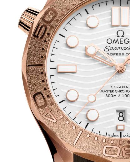 Omega New Seamaster Diver 300M 42 mm, złoto Sedna™ na gumowym pasku 210.52.42.20.04.001 - obrazek 3