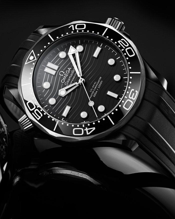 Omega Seamaster Diver 300M 43,5 mm, czarna ceramika na gumowym pasku 210.92.44.20.01.001 - obrazek 3