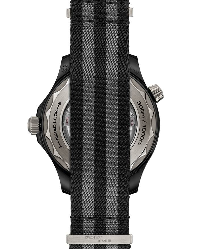 Omega Seamaster Diver 300M 43,5 mm, czarna ceramika na pasku NATO 210.92.44.20.01.002 - obrazek 2