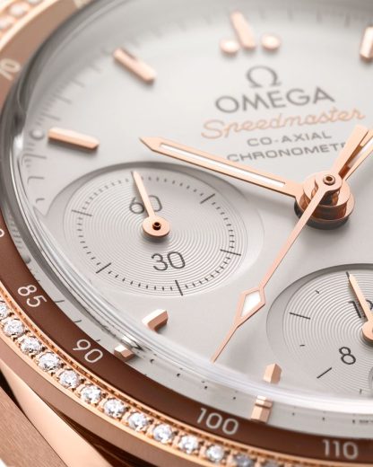 Omega Speedmaster 38 38 mm, złoto Sedna™ na skórzanym pasku 324.68.38.50.02.003 - obrazek 3