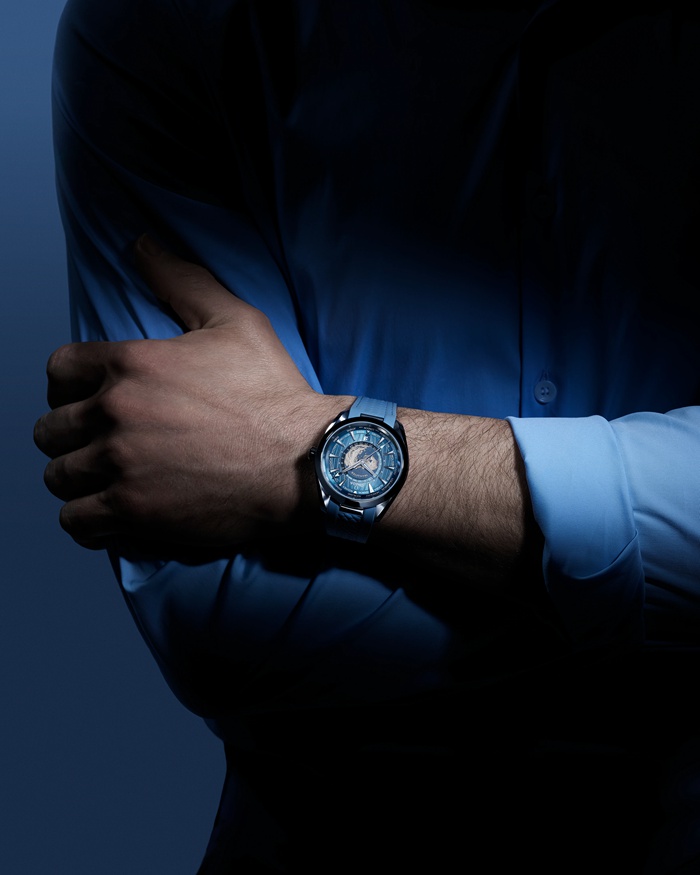 Omega Summer Blue Seamaster Aqua Terra 150M 43 mm, stalowy na gumowym pasku 220.12.43.22.03.002 - obrazek 4